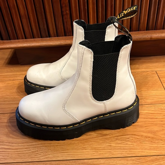 Dr Martens 2976 Platform Chelsea Boot - Picture 1 of 13